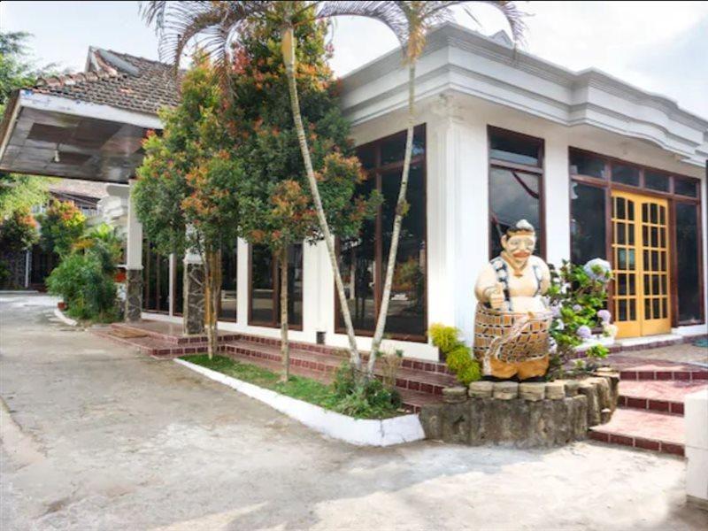 Hotel Reddoorz At Pujon Malang Batu  Exterior foto
