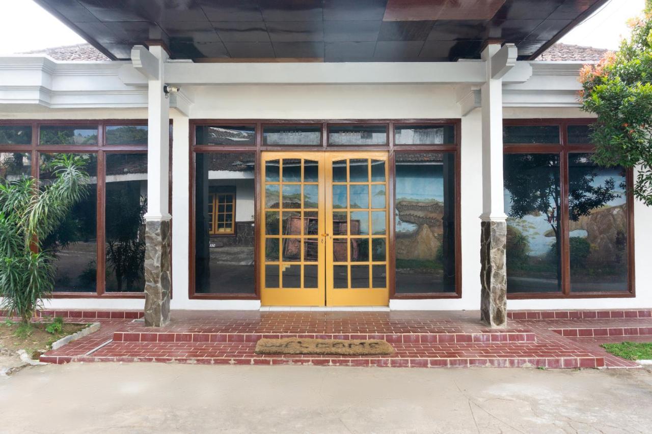 Hotel Reddoorz At Pujon Malang Batu  Exterior foto