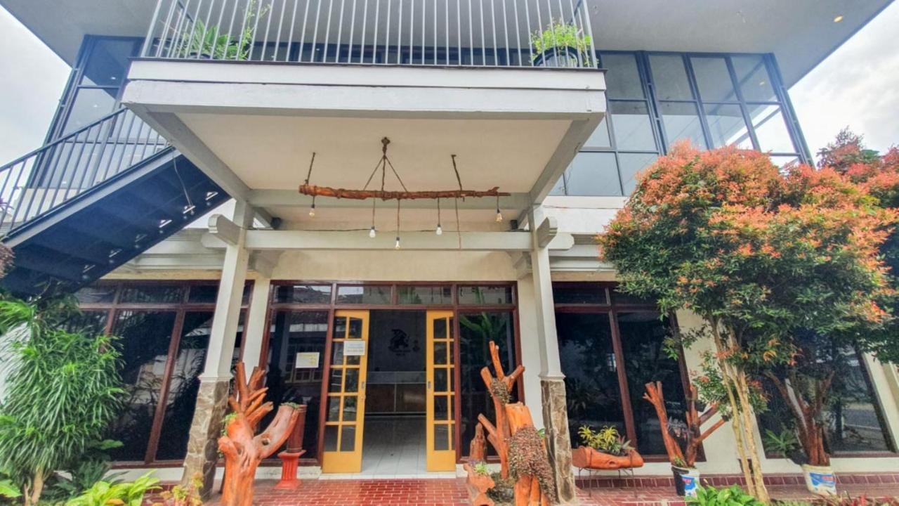 Hotel Reddoorz At Pujon Malang Batu  Exterior foto
