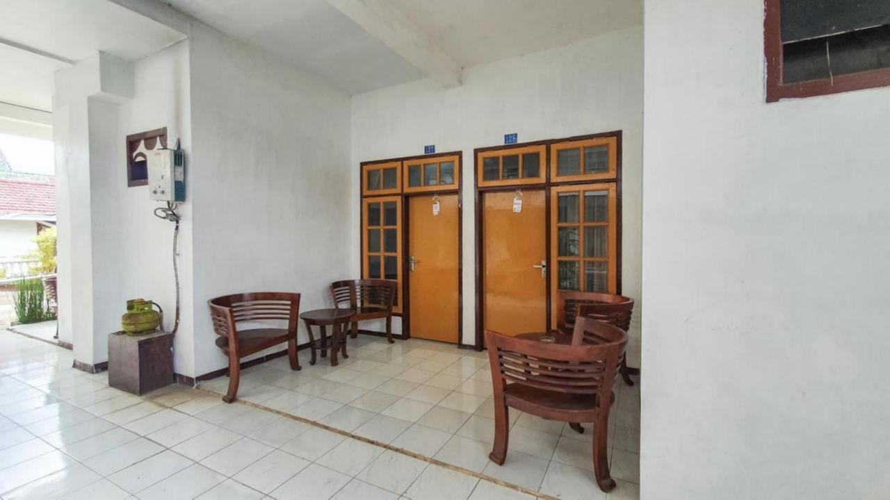 Hotel Reddoorz At Pujon Malang Batu  Exterior foto