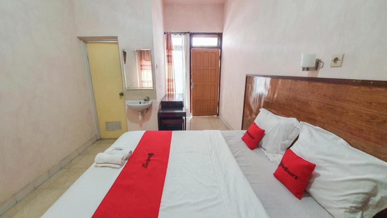 Hotel Reddoorz At Pujon Malang Batu  Exterior foto